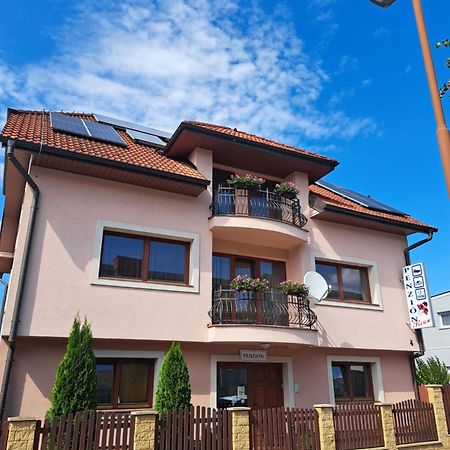 Penzion Rouse Bardejov Esterno foto